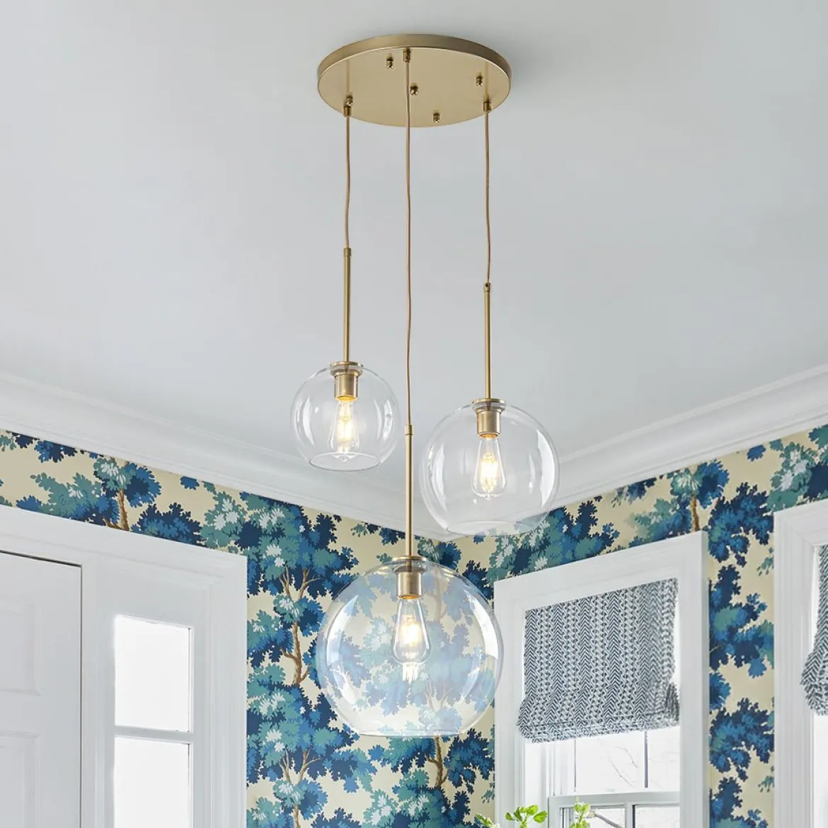 Minimalist Cluster Clear Glass Globe 3-Light Pendant