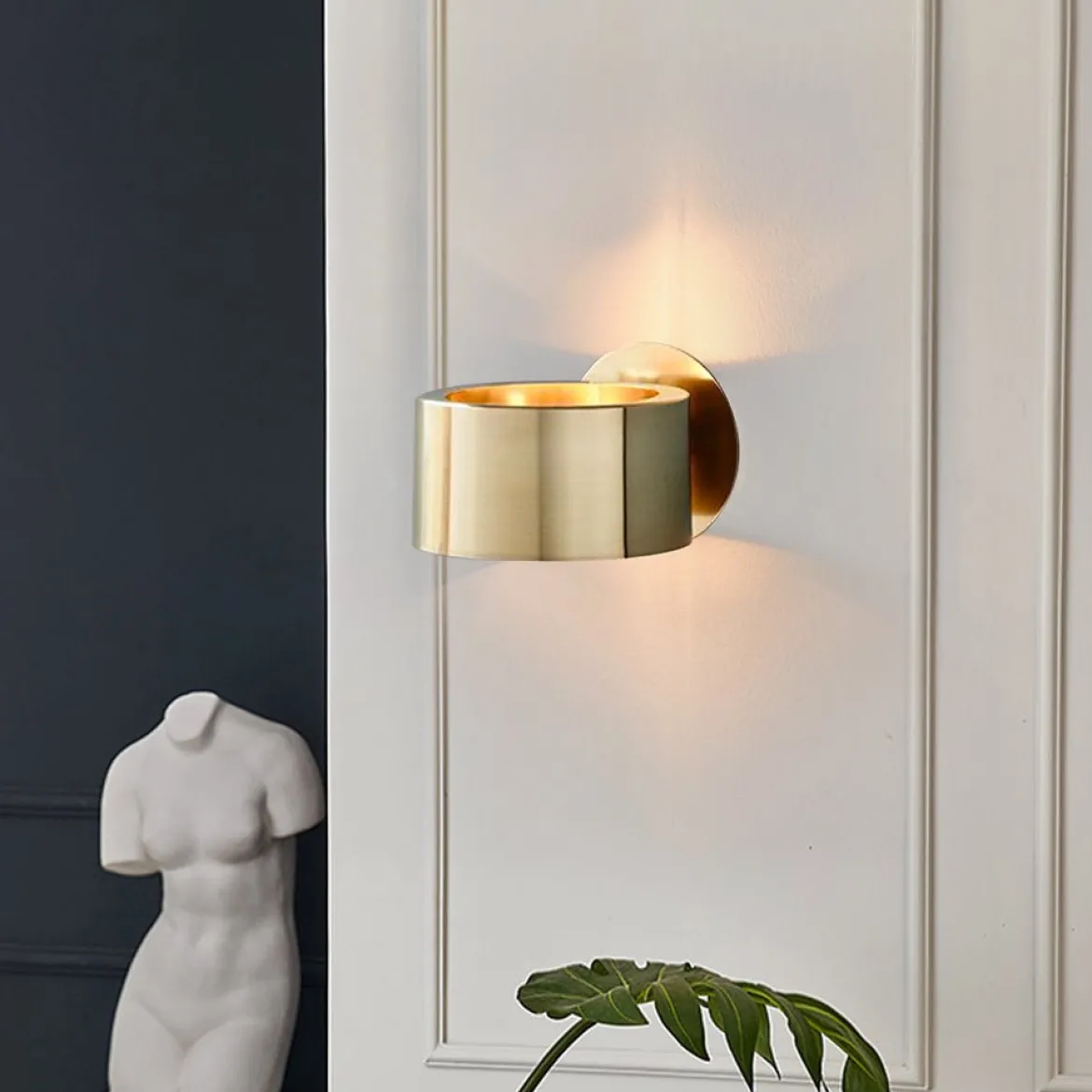 Minimalist 1-Light Brass Drum Wall Light