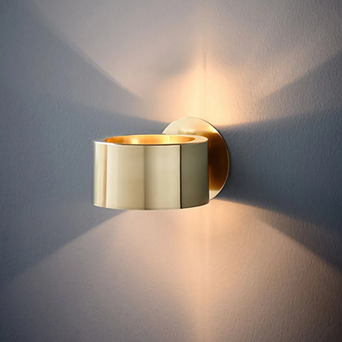 Minimalist 1-Light Brass Drum Wall Light