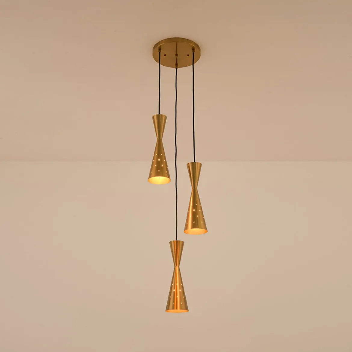 Starry 3-Light Cluster Metal Hourglass Shade Round Pendant
